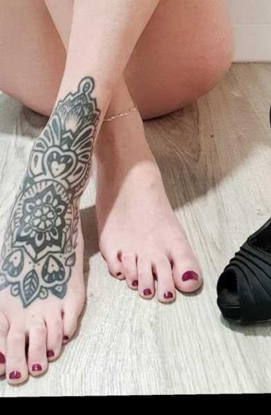 Laura Sexyfeet