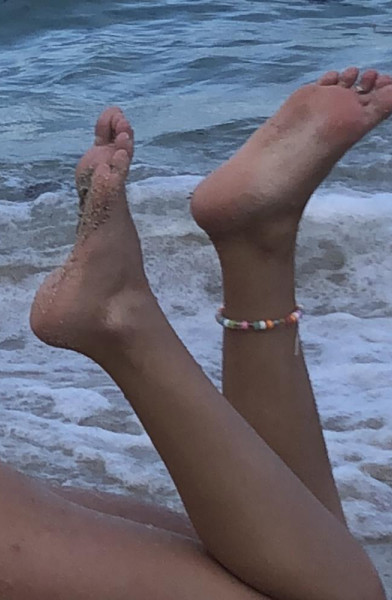 Feet girl